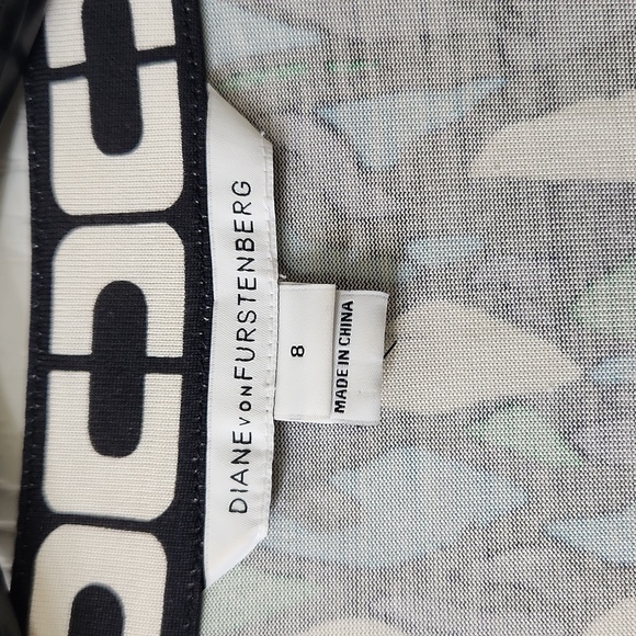 Diane Von Furstenberg-Julian Two Mini Banded dress.  Size 8. - Picture 3 of 10